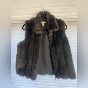 Brown petite/ cropped faux fur vest